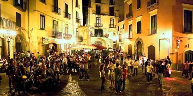 Salerno, stop musica all’aperto: meno restrizioni per i locali del sotto piazza Libertà