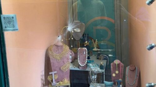 Tentato furto in gioielleria a via Duomo: i ladri non sono riusciti a rompere le vetrine Tentato furto in gioielleria a via Duomo: i ladri non sono riusciti a rompere le vetrine