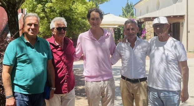 Capaccio Paestum, John Elkann in Cilento: una visita alla Tenuta Vannulo