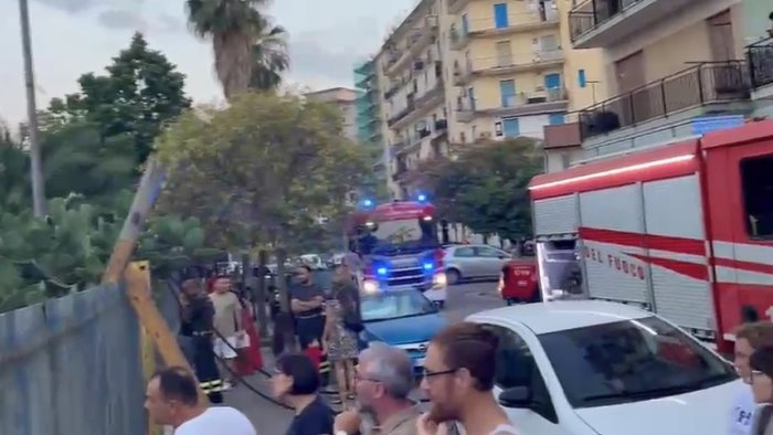 Salerno, incendio vicino la Chiesa a Mercatello