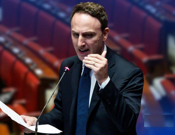 Piero De Luca (Pd) attacca il Governo Meloni; Italia isolata, assente negli incontri che contano