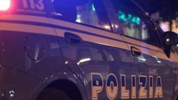 Salerno, ruba borsa in un negozio ed utilizza carte di credito: arrestato immigrato