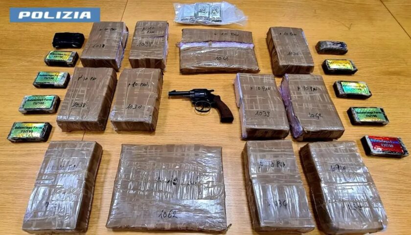 Hashish nascosto tra le merendine: arrestata una donna, maxi sequestro di droga a Scafati