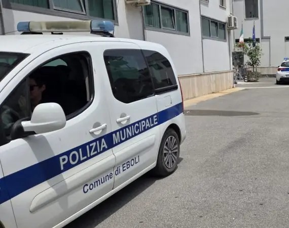 Eboli, molesta due bambine davanti alla scuola media a Santa Cecilia: scatta il Tso