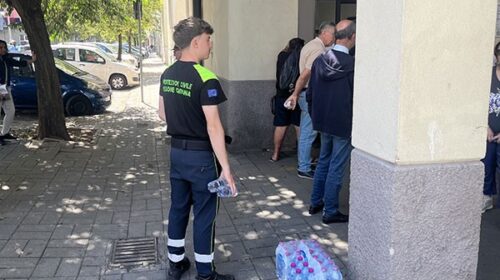 Pastena in fila presso l’Ufficio Anagrafe: distribuita acqua dai volontari