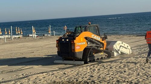 Salerno Pulita, riprese ieri sera le attività di rastrellamento meccanizzato delle spiagge cittadine Salerno Pulita, riprese ieri sera le attività di rastrellamento meccanizzato delle spiagge cittadine