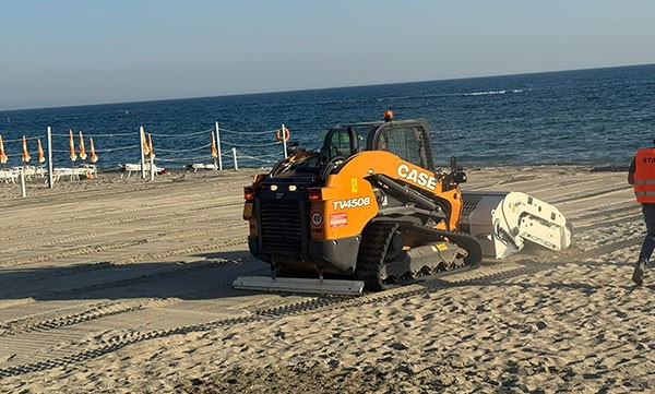 Salerno Pulita, riprese ieri sera le attività di rastrellamento meccanizzato delle spiagge cittadine