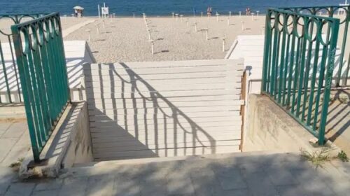 Salerno, a Mercatello interdetta la scalinata di accesso alla spiaggia libera