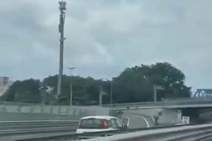 Suora alla guida contromano sulla Napoli-Salerno salvata da due poliziotti. Ascoltava il rosario alla radio