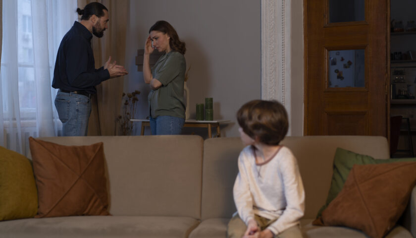 MIO FIGLIO MINORE SI RIFIUTA DI VEDERMI, MA È LA MADRE CHE LO CONDIZIONA: COSA POSSO FARE?