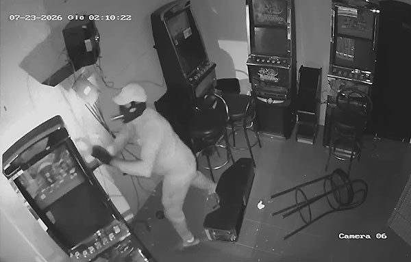 Assalto alla Benny Oil di Eboli: banda in azione nella notte, oltre 10 mila euro di danni