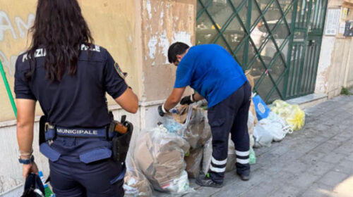 Salerno: controlli sui rifiuti, verifiche in via Laurogrotto e via Sabatini Salerno: controlli sui rifiuti, verifiche in via Laurogrotto e via Sabatini
