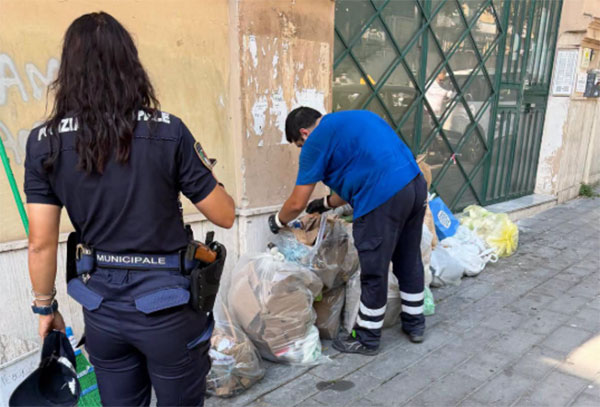 Salerno: controlli sui rifiuti, verifiche in via Laurogrotto e via Sabatini
