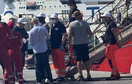Salerno: sbarcati sei migranti, tra loro due minori non accompagnati