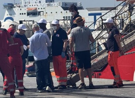Salerno: sbarcati sei migranti, tra loro due minori non accompagnati