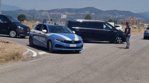 Bill Clinton e la moglie Hillary al “Salerno-Costa d’Amalfi”, aeroporto sotto scorta Bill Clinton e la moglie Hillary al “Salerno-Costa d’Amalfi”, aeroporto sotto scorta