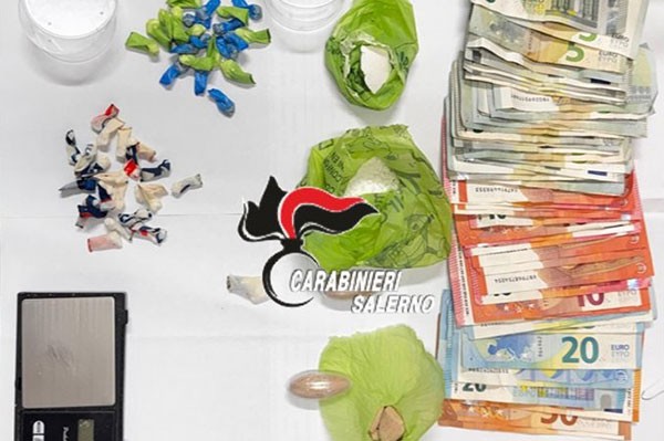 Salerno, arresto per spaccio di droga a Fratte: sequestrati cocaina, eroina e denaro contante