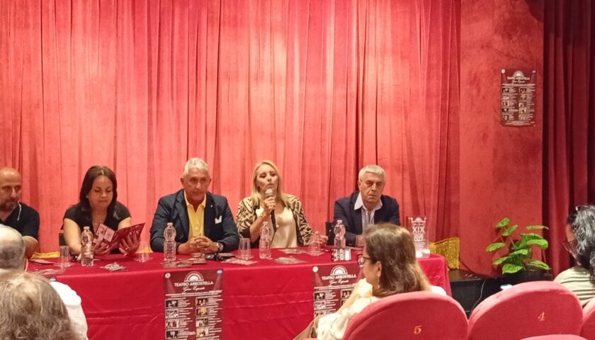 Teatro Arbostella, al via la XIX stagione 2026/27: dieci spettacoli e oltre 500 abbonamenti già rinnovati