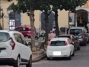 Pellezzano, perde il controllo dell’auto e centra due vetture in sosta Pellezzano, perde il controllo dell’auto e centra due vetture in sosta