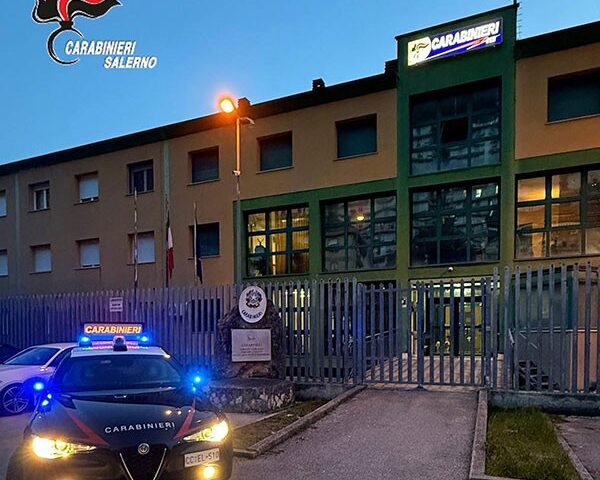 Polla, incendiato bar-tabacchi di area di servizio: c’è un fermo, caccia al complice