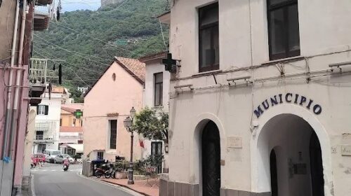Inchiesta Cetara, i sindaci della Costiera a difesa di Della Monica Inchiesta Cetara, i sindaci della Costiera a difesa di Della Monica