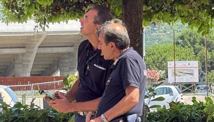 Spreco d’acqua e violazioni del Codice della strada a Giffoni Valle Piana, multe grazie a un drone
