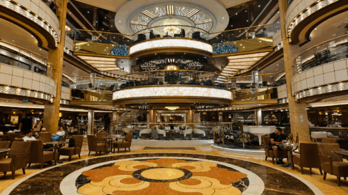 The Piazza della Enchanted Princess durante la ship visit a Salerno