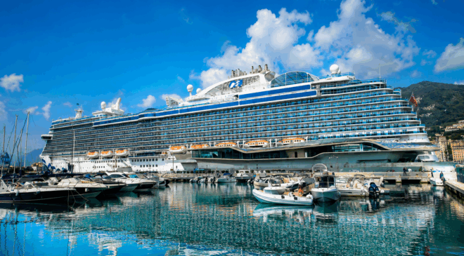 Enchanted Princess ormeggiata nel porto di Salerno durante la ship visit organizzata dal Gruppo Bluvacanze