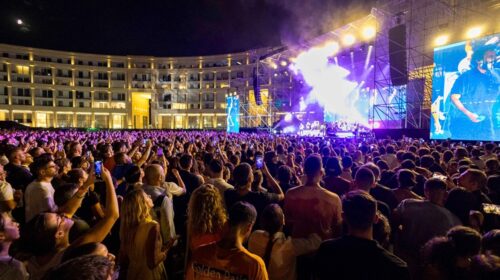 Sfera Ebbasta chiude SalernoSounds in Piazza della Libertà Sfera Ebbasta chiude SalernoSounds in Piazza della Libertà