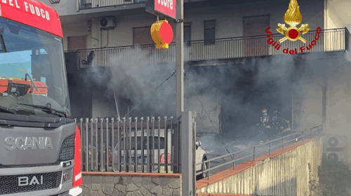 Eboli, negozio a fuoco: paura in via Cuore Inferiore