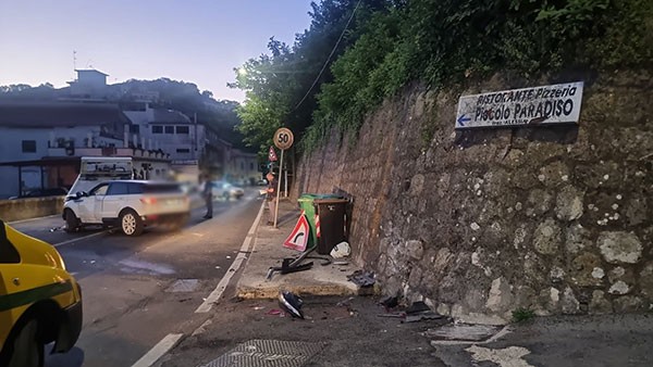 Cava de’ Tirreni, violento incidente all’alba tra auto e furgone