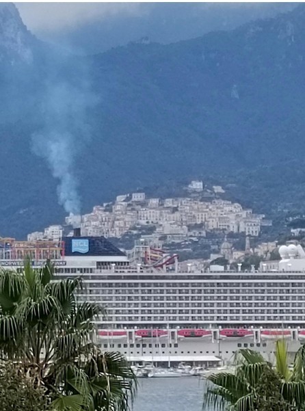 Fumi anomali nei porti di Napoli e Salerno, presentati due esposti