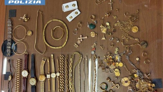 A2 del Mediterraneo, scoperti due truffatori: 125mila euro di preziosi riconsegnati a proprietaria