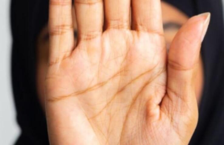  SEI CRISTIANA? SE FOSSI NATA A DUBAI SARESTI STATA MUSULMANA.