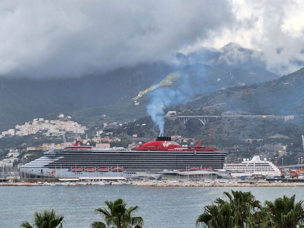 Fumi al porto di Salerno: i controlli della Capitaneria escludono anomalie