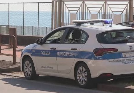 Salerno, monopattini tra disabili e famiglie: esposto alla Polizia Municipale