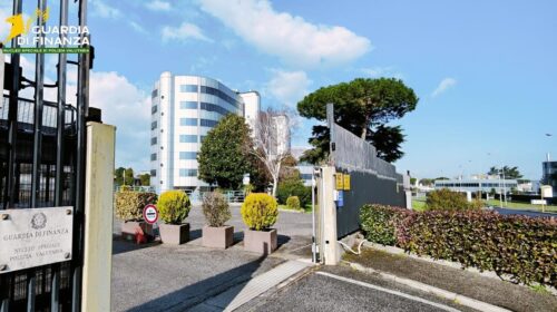Fisco evaso e capitali all’estero: blitz contro la banca clandestina, sequestri anche nel salernitano Fisco evaso e capitali all’estero: blitz contro la banca clandestina, sequestri anche nel salernitano