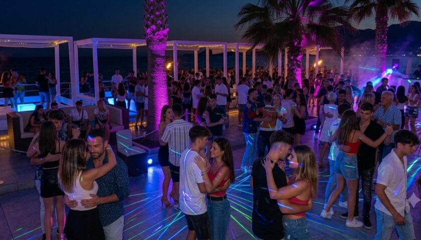 Salerno balla a ritmo latino: arriva il format “Dos Ritmos, Una Noche” al Sea Garden