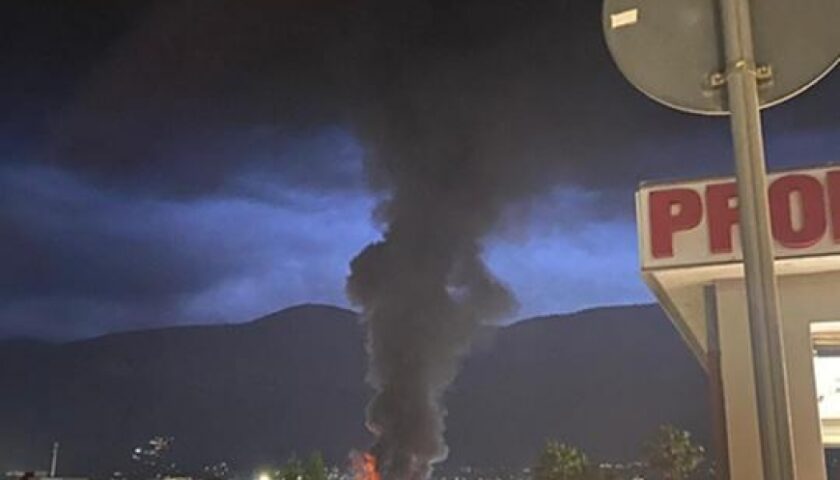 Sarno ostaggio dei roghi: i cittadini dicono basta