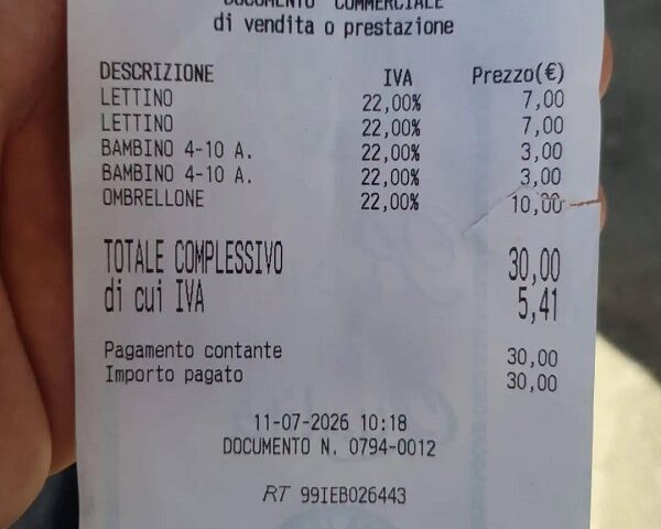 Pontecagnano,  ticket per i bambini al lido a 3 euro applicato due volte: la denuncia finisce sui social