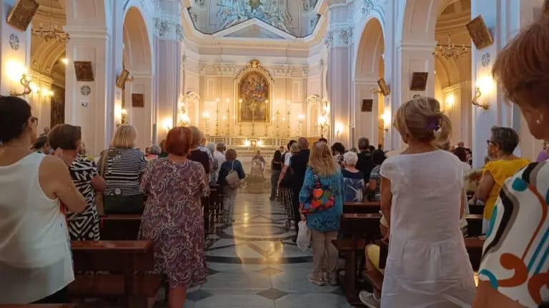 DONNA TROVATA MORTA IN CASA, DOLORE PER L’ADDIO A LUCIANA