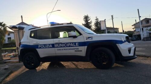 Roccadaspide, circola con auto noleggiata e non restituita: sanzionato dalla Polizia Municipale
