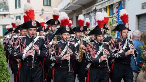 A VILLA RUFOLO DI RAVELLO  LA FANFARA DEL 10° REGGIMENTO CARABINIERI “CAMPANIA” RACCONTA LA COSTIERA TRA MUSICA E IMMAGINI