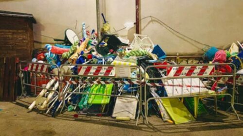 Capaccio Paestum, nuovo blitz della municipale sulle spiagge: maxi sequestro di attrezzature Capaccio Paestum, nuovo blitz della municipale sulle spiagge: maxi sequestro di attrezzature