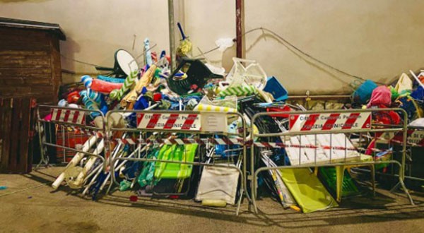 Capaccio Paestum, nuovo blitz della municipale sulle spiagge: maxi sequestro di attrezzature