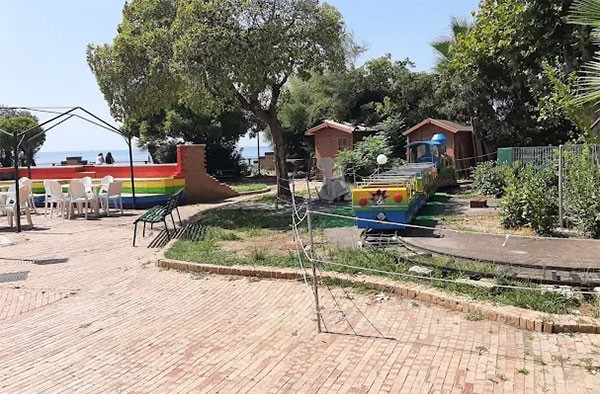 Torrione, riapertura parco giochi bambini chiuso da 9 mesi: controlli tecnici sui muri