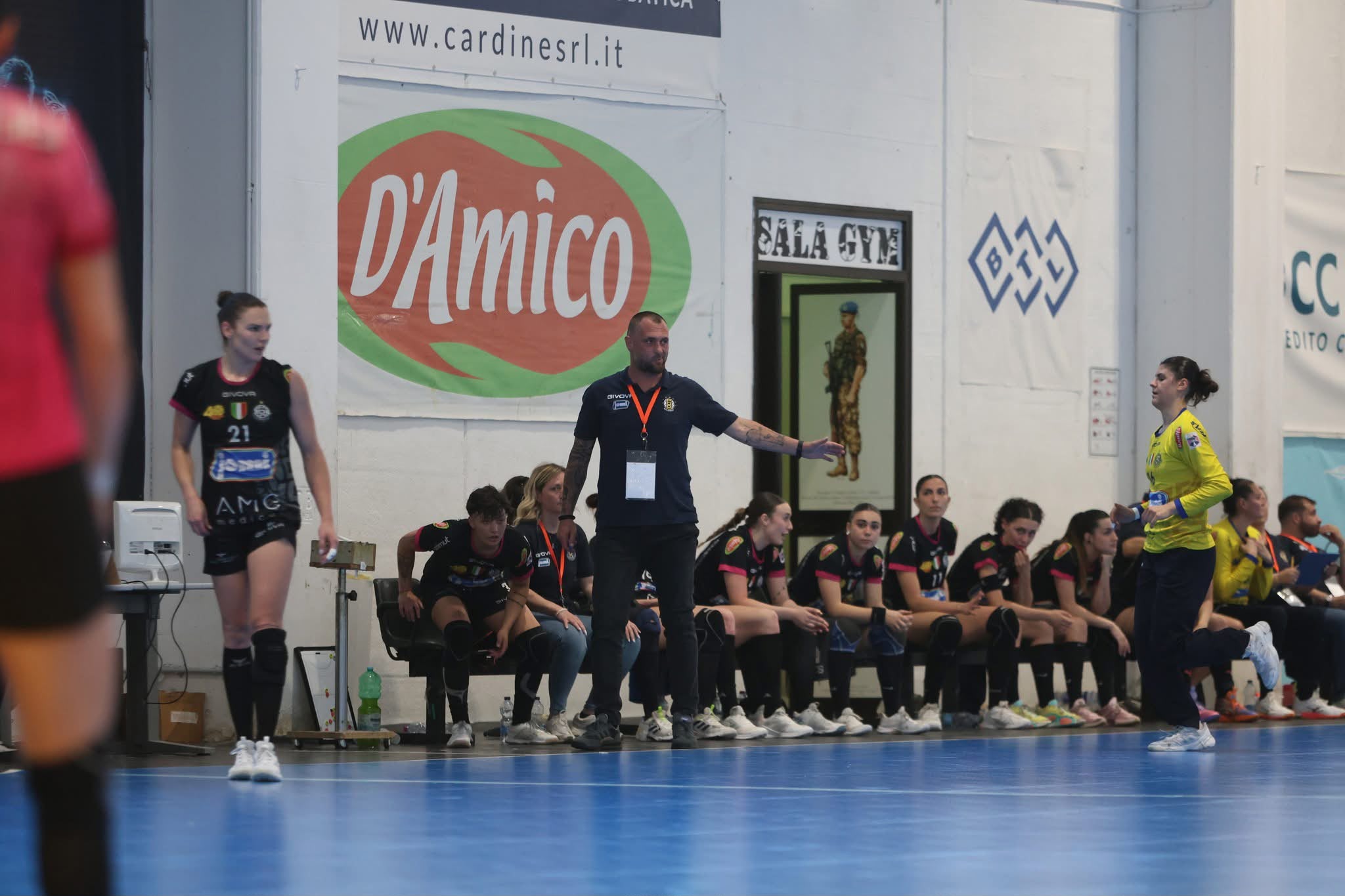 Atlete della Jomi Salerno in allenamento durante la terza settimana di preparazione atletica