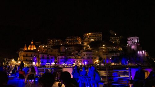“LE NOTTI AZZURRE”: A CETARA IL GRAN FINALE TRA MUSICA, POESIA, SPETTACOLO E SAPORI DEL TERRITORIO
