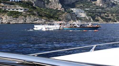 Gozzo affonda in Costiera Amalfitana: occupanti soccorsi da altri natanti Gozzo affonda in Costiera Amalfitana: occupanti soccorsi da altri natanti