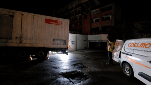 Blackout a Salerno, ore senza corrente tra Carmine e Fratte: nella notte arrivano i maxi gruppi elettrogeni Blackout a Salerno, ore senza corrente tra Carmine e Fratte: nella notte arrivano i maxi gruppi elettrogeni